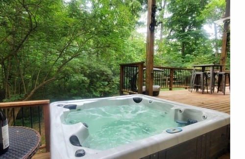 Anderson Township Haus | Fairytale A Frame in Cincinnati with hot tub, sauna, and gym. 2 Fenced acres
