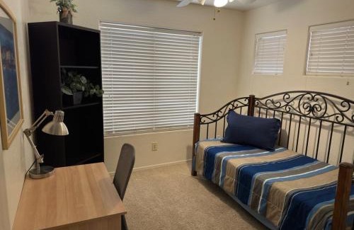 Alta Mesa Wohnung | Falcon Field within mins of Gated Condo