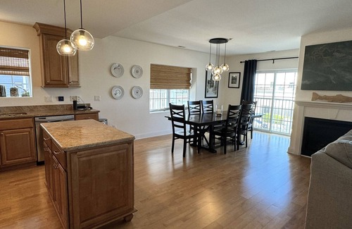 New Buffalo Eigentumswohnung | aqua * 6 / 21-28 3 nt min * Blick auf den Jachthafen Pools Alle zu Fuß zum Strand 1. 5 blk Dachterrasse