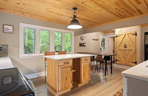 Ellsworth Kabine | A Frame!| Steps to Lake MI w/ Fireplace & Hot Tub!