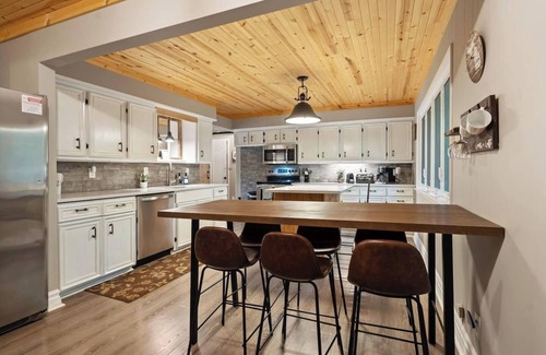 Ellsworth Kabine | A Frame!| Steps to Lake MI w/ Fireplace & Hot Tub!