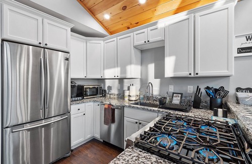 Hartford Haus | Summer fun in Oxford Hills – Dog Friendly!