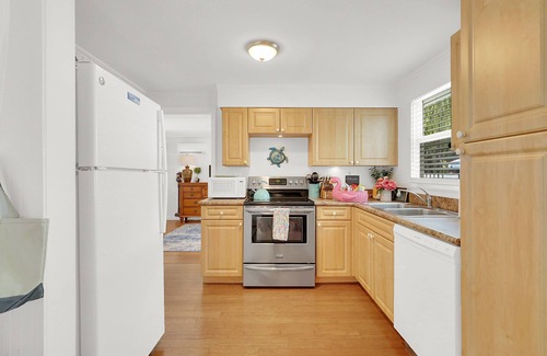 Delray Beach Hütte | Downtown Tropical Oasis- heated Pool/ Private fenced yard.