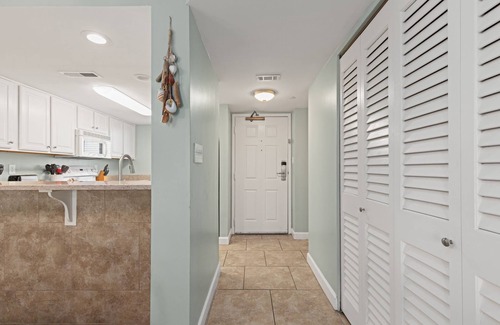 Lower Grand Lagoon Eigentumswohnung | Fall Into Beachfront Bliss – 1BR Condo at Commodore 702 with Gulf Views