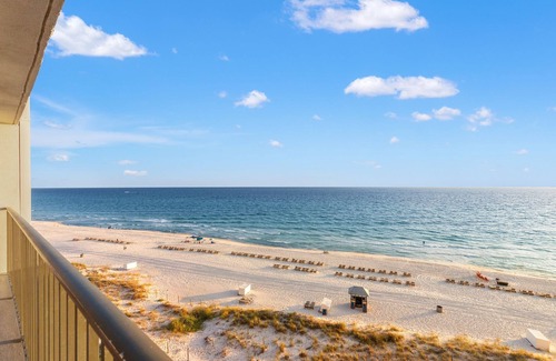 Lower Grand Lagoon Eigentumswohnung | Fall Into Beachfront Bliss – 1BR Condo at Commodore 702 with Gulf Views