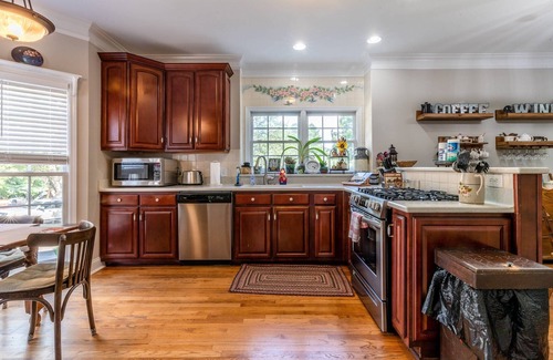 Marietta Haus | Fall Sale: 15% Off 3+ nights – thru Nov 30!