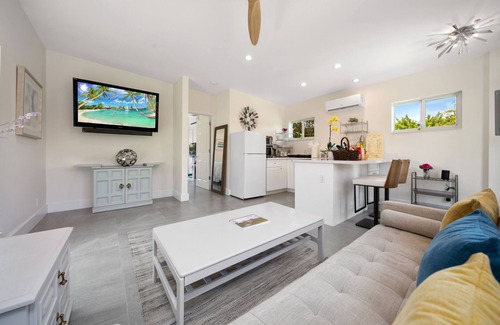 Lake Ida Shores Hütte | Mid Century Modern Cottage in Delray Beach