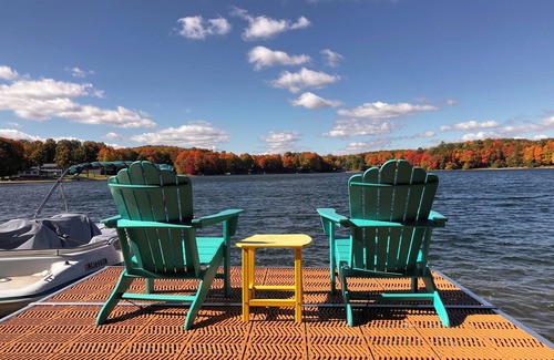 Northeast Michigan Kabine | Fall Vibes! Kayaks, Campfires, S'mores & More! KING BED.