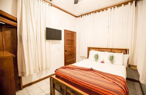 San Ignacio Hotel | Falling Leaves Lodge