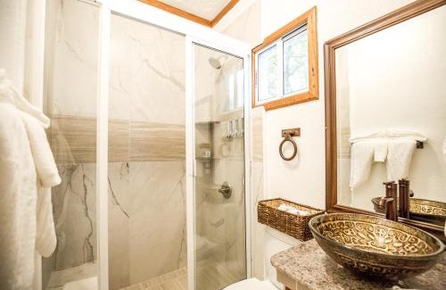 San Ignacio Hotel | Falling Leaves Lodge