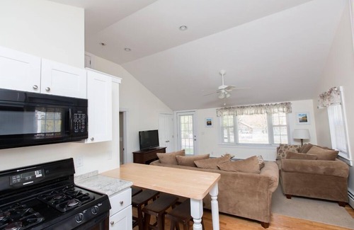 East Falmouth Hütte | Falmouth: Neu renoviertes Ferienhaus in der Nähe von Stränden und Einkaufsmöglichkeiten