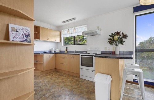 Manurewa Haus | Family 3BR Home with Netflix&Fenced Yard