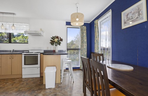 Manurewa Haus | Family 3BR Home with Netflix&Fenced Yard