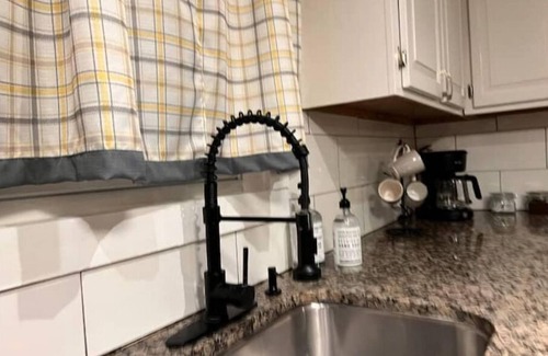 Clifton Heights Haus | Family Affair in Philly Suburbs - Free Parking