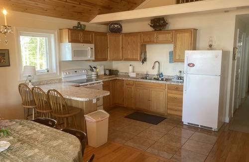 Cambridge Hütte | Familien- und Haustierfreundlich, Waterfront mit Pier