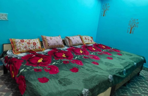 Panch Batti Hütte | Family atmosphere Guest Room With Double Bed + Single Bed With Cooling Duckting