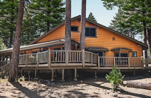 Graeagle Kabine | Family Cabin in Graeagle CA w/King Bed & EV Charge