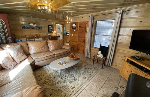 Bijou Park Haus | Family Cabin Near the Lake