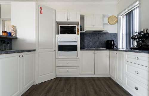 Sisters Beach Haus | Family Comfort in the Stunning Sisters Beach