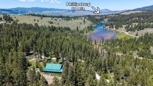 Philipsburg Haus | Family & Dog Friendly Cabin W Hot Tub! Fish, Hike