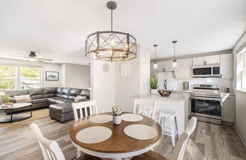 Fincastle Haus | Family & Dog Friendly Stay 15 mins to St. Matthews