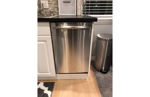 Sandy Wohnung | Family Favorite with Indoor Basketball Court