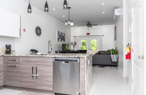 George Town Wohnung | Family-friendly, 7 minutes from the beach! Only assistance animals allowed.