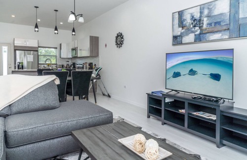 George Town Wohnung | Family-friendly, 7 minutes from the beach! Only assistance animals allowed.