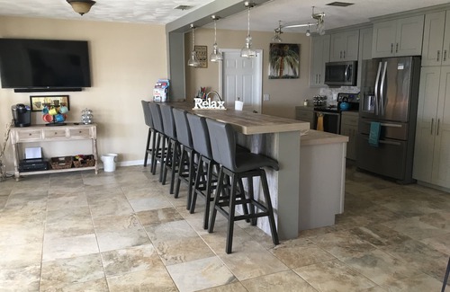 Daytona Beach Haus | Familienfreundlich! 3 Schlafzimmer / 2 Badezimmer mit Meerblick und beheiztem Pool umgebaut