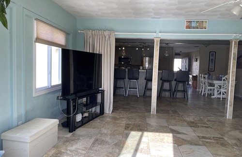 Daytona Beach Haus | Familienfreundlich! 3 Schlafzimmer / 2 Badezimmer mit Meerblick und beheiztem Pool umgebaut