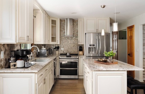 Wasco Haus | Family Friendly 4BR with Backyard+Games, ORD, Chicago, Workspace