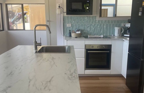 Port Broughton Haus | Family Friendly - Across the road from beach - 10 min walk to town