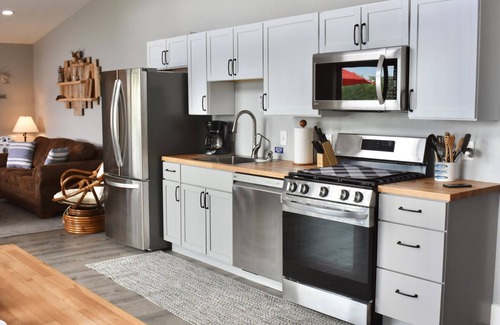 West Branch Hütte | Family Friendly Beachfront Lakehouse