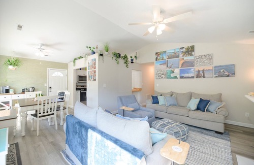 Buckroe Beach Haus | Family Friendly Beach Bungalow 2 blocks to beach, minutes from Hampton U & LAFB
