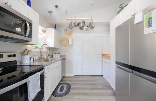 Buckroe Beach Haus | Family Friendly Beach Bungalow 2 blocks to beach, minutes from Hampton U & LAFB