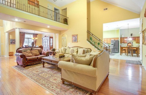 Lakes of Forest Hill Haus | Family-Friendly Gem with Home Office in Memphis