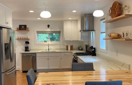 Durango Haus | Neues Angebot-New Family-Friendly Home In-Town