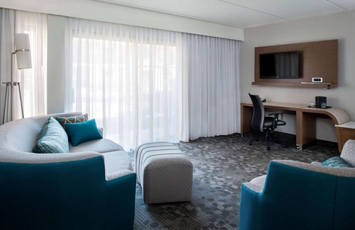 Norcross Hotel | Family-friendly King Stay! Pool, & Gym Access | Pets Allowed, Free Parking!