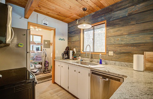 Garden Valley Kabine | Family-friendly Open & Relaxing South Fork Riverside Retreat