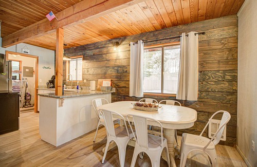 Garden Valley Kabine | Family-friendly Open & Relaxing South Fork Riverside Retreat