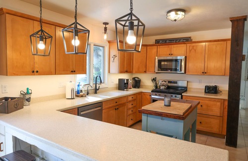 La Porte Haus | Family Friendly Retreat, sleeps 12+, Pole Barn with games, Large inground pool