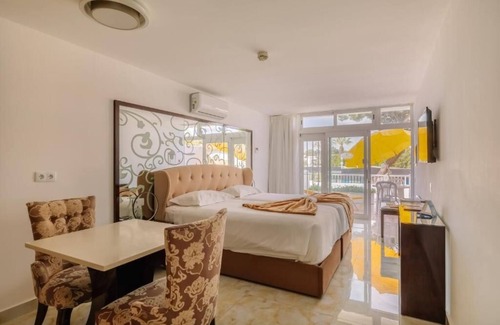 Oura Hotel | Family Fun by the Ocean! Terrace Flats Perfect for Family Vacation | 4 Units