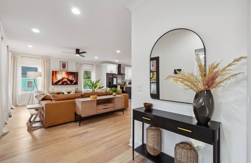 Scottdale Haus | Family FUN! Playground, Game Room, Dogs OK