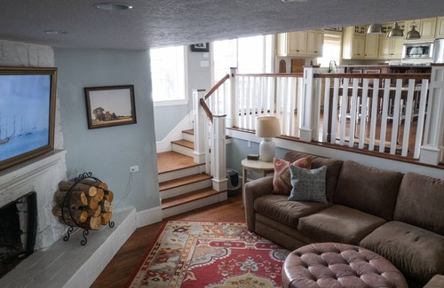 Orem Haus | Family Gathering Place with Views, Firepit, Pickleball Court, & Trampoline