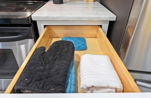 North Decatur Haus | Family getaway near Emory with brand new kitchen