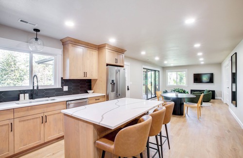 Coeur d'Alene Haus | Family Home 6 Mi to Dtwn CDA: Lake & Sunset Views!