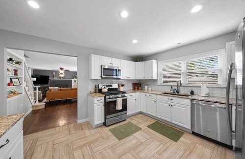 Lee's Summit Haus | 4BR\2BA Family Home|Mins to DT|Pets|PrivateParking