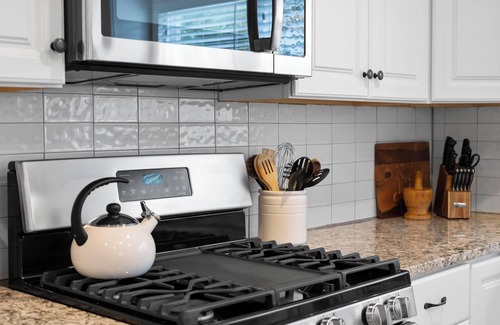 Lee's Summit Haus | 4BR\2BA Family Home|Mins to DT|Pets|PrivateParking