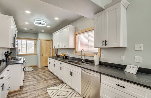 Circleville Haus | Family Home w/Mountain Views in Circleville!