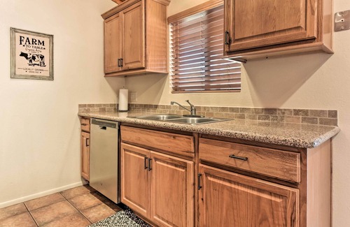 Coyote Corridor Haus | Schönes Tucson Home w / Patio & Fire Pit!